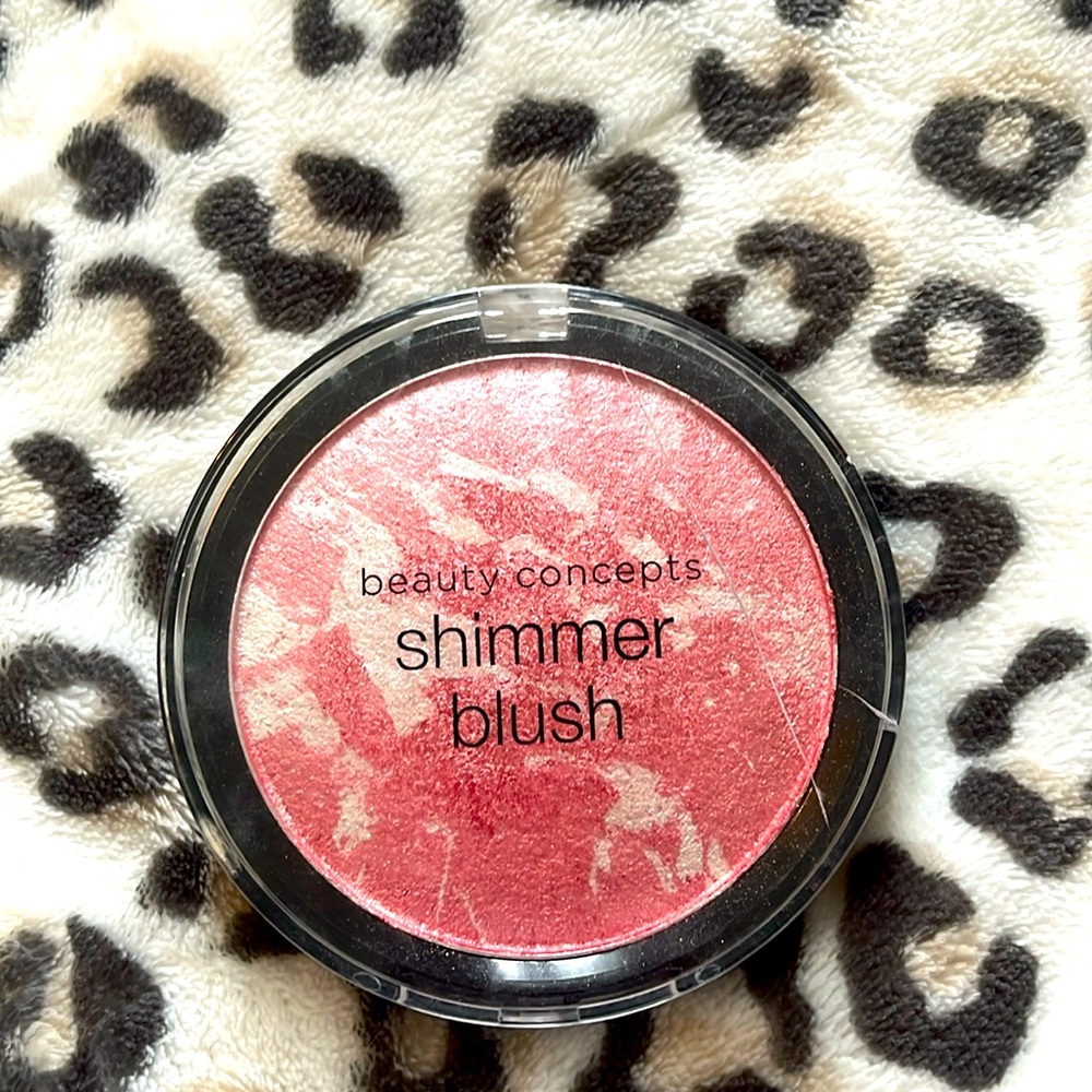 A shimmer blush